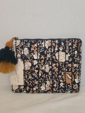 Universal Thread Tan Canvas Zip Pouch